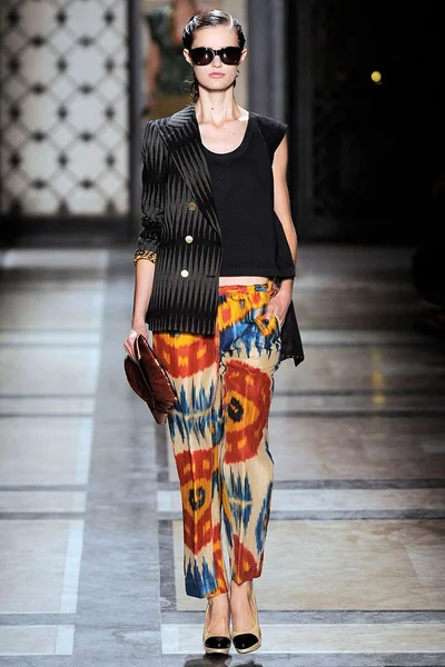 Look 28